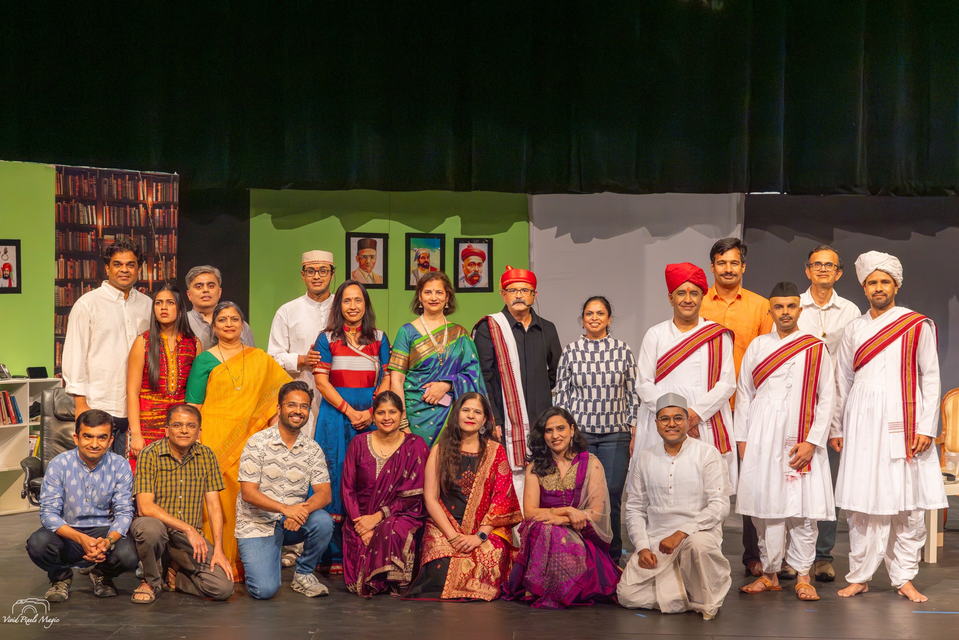 Gondya Ala Re! — the cast and production team together on stage.