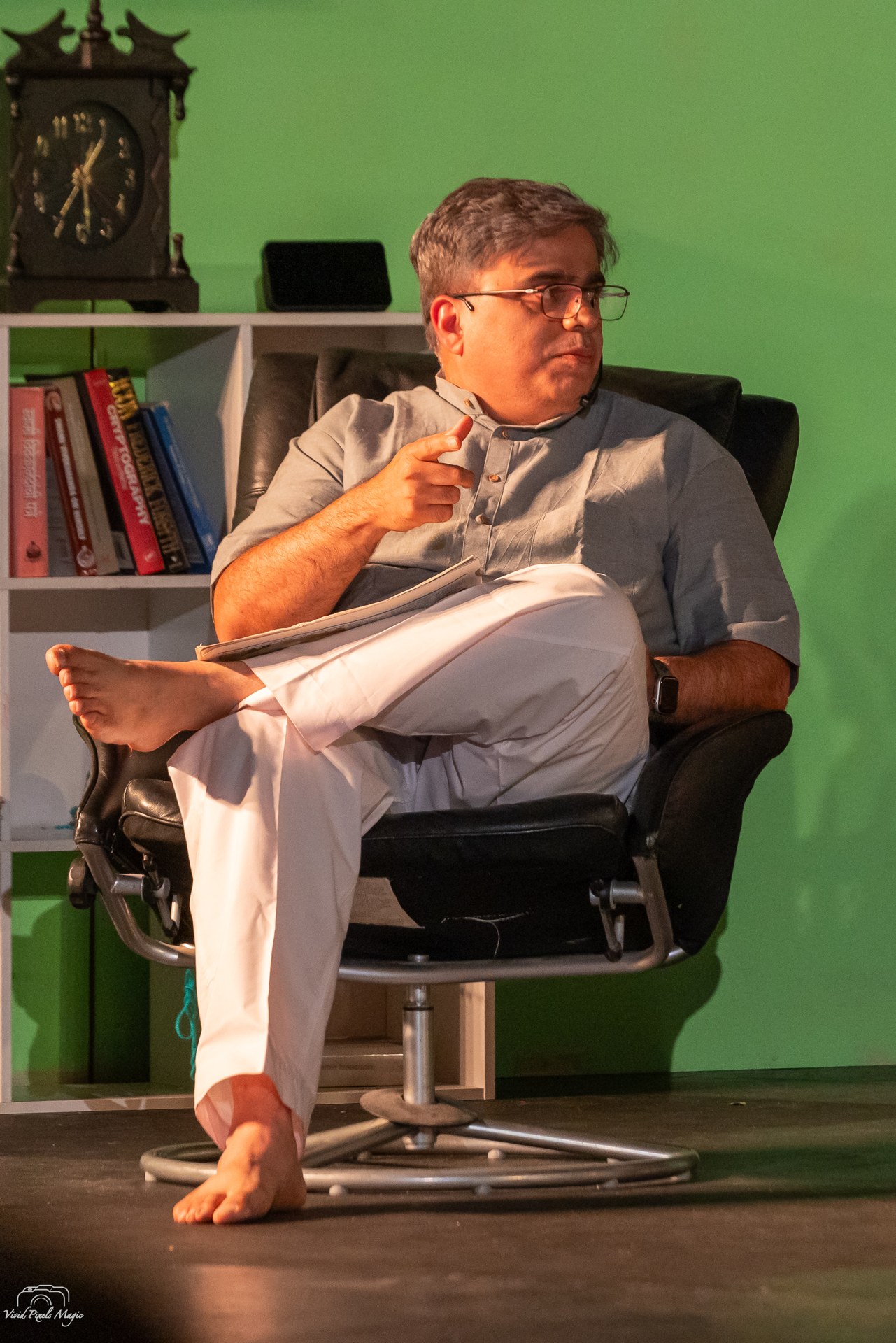 Gondya Ala Re! — a seated character in conversation.